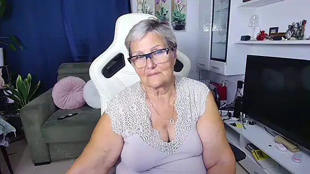Selenna57 live cam on StripChat