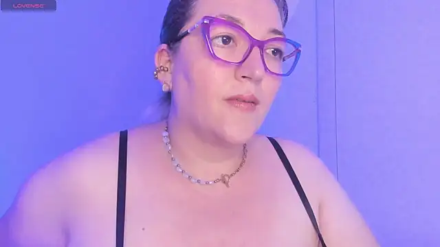 Naty_Mature_ live cam on StripChat