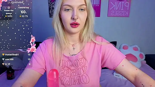 BlondieSummer webcam