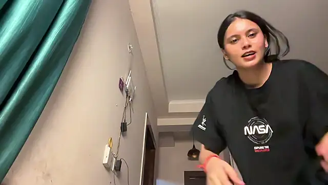 Naira_fit live cam on StripChat