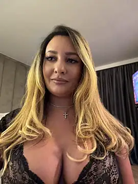YaaraCollins live webcam show
