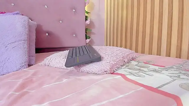 lovely__kiss__ webcam