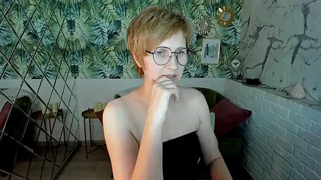 Paris_Cherry live cam on StripChat