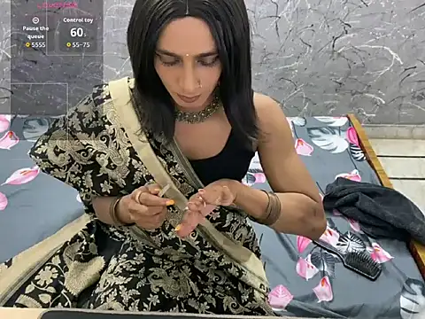 LuvLayla live cam on StripChat