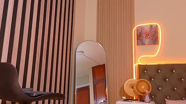 alex_bloom's live room
