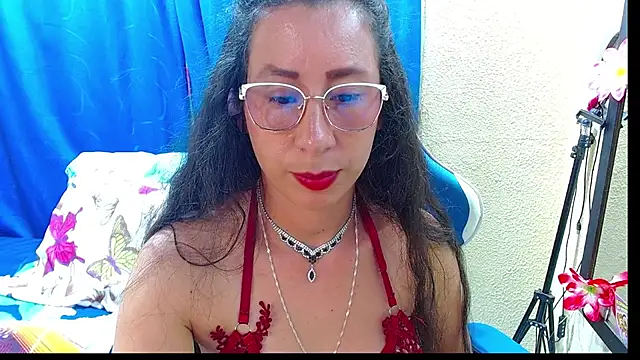 Gia_leinn live cam on StripChat