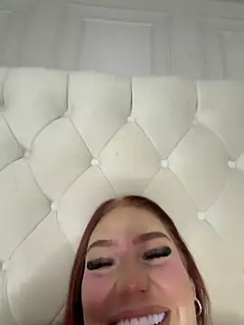 CurvyGirlMyla webcam