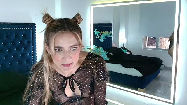 Juliieta_gray webcam