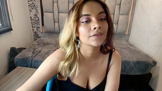 Kiara_Cruz__ webcam