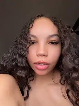 nikkiloveee webcam