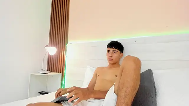 Bruno_fox live cam on StripChat