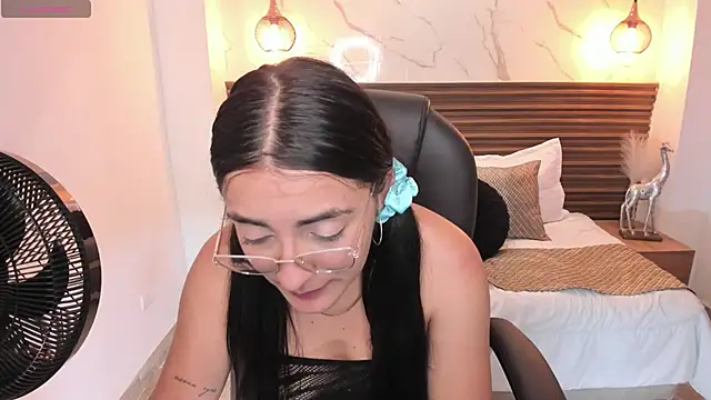 naiah_blue webcam