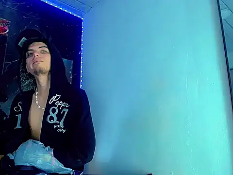 LuxeCouple webcam