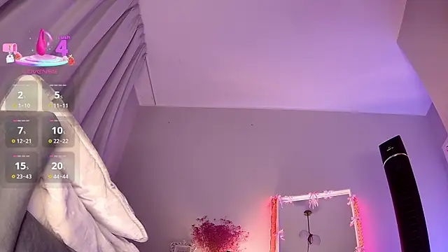 LoryWood live webcam show
