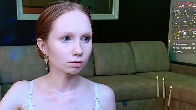 FoxyMira live webcam show
