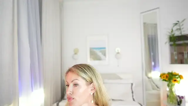 IamRealSugar live webcam show