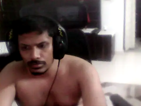 Bakasur_19 live cam on StripChat