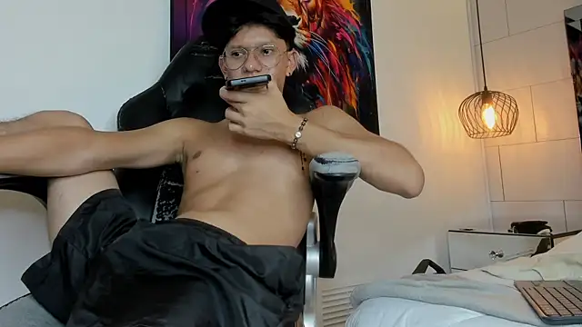 zack_dehaan webcam