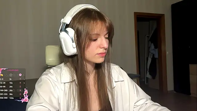 LorinaSpero live cam on StripChat