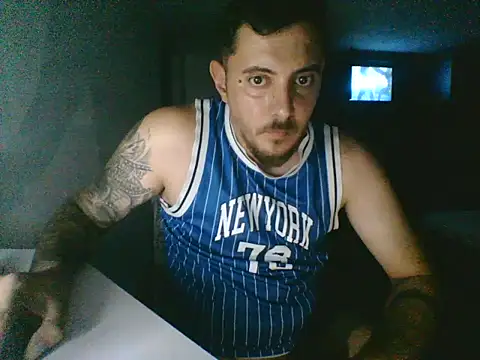 DaNNyeL016 live cam on StripChat