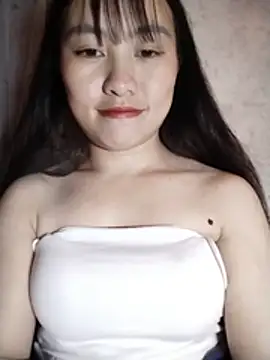 Cherry-squirtt live cam on StripChat