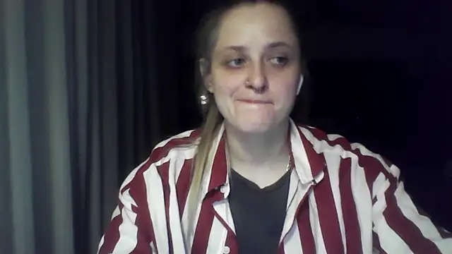 LeaWetGirl webcam