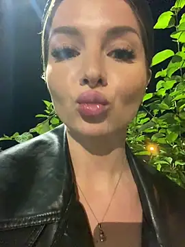 KrisMagnoly live webcam show