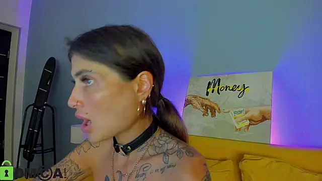 patricia_cox (F young) - Lick your lips close to the camera
