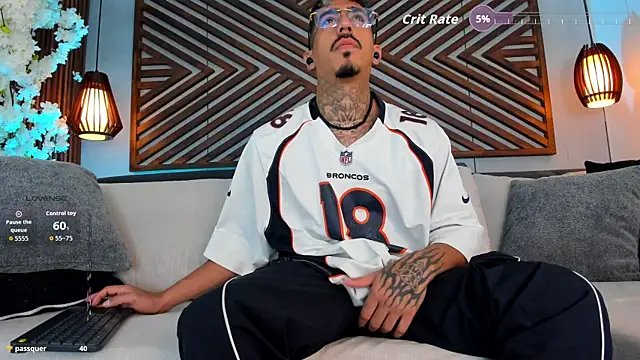Donovan_Desmond webcam