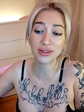 Gina-Lumara webcam