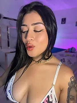 lucianaroy live cam on StripChat