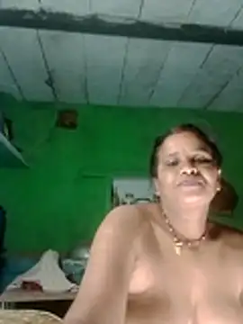 Shivani09900 live cam on StripChat