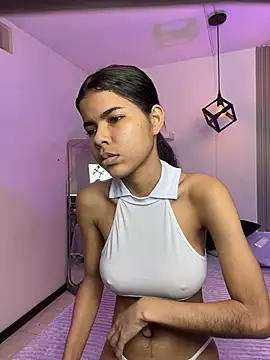 IsabellaMonet live cam on StripChat