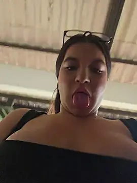 Pretty_Julieta live webcam show