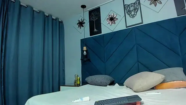 alana_dreams webcam