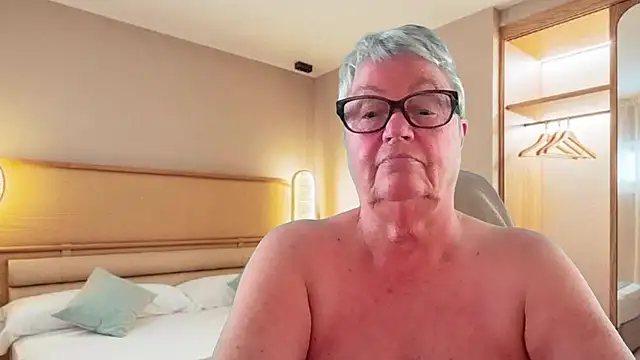 Mystery-Grandmother webcam