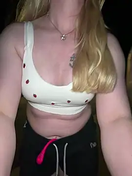 EllyNora webcam