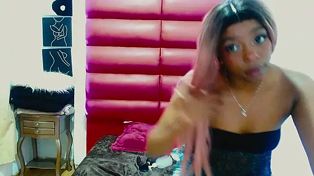 SamantaWhest webcam