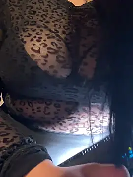 abril_luv's live room
