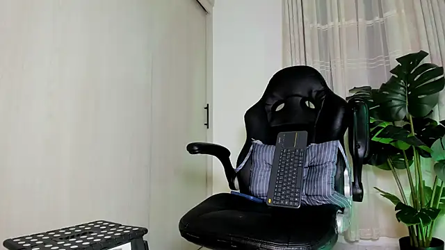 Biscuit_oliva live cam