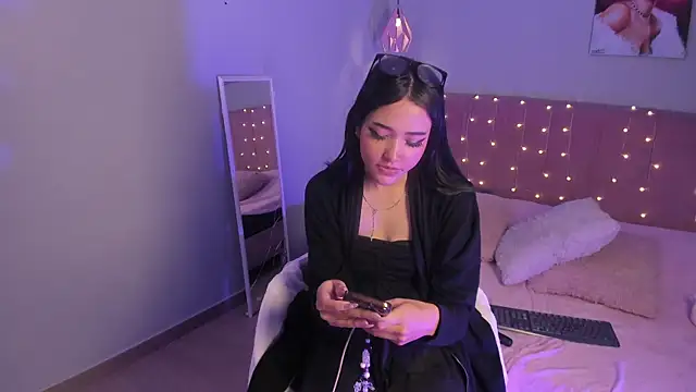 ela_petit live webcam show