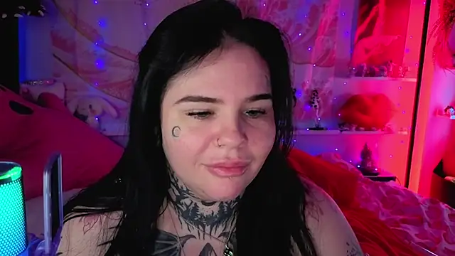 BigBootyHolly webcam