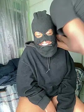 Fuckbudiez live webcam show