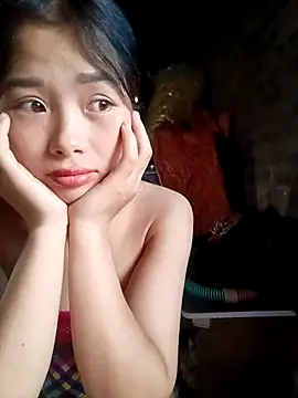 HeresThuy22 live webcam show