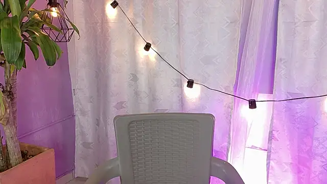 Lia_little18 webcam