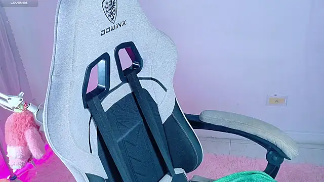 stephybrown (F young) - fingers pussy