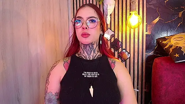 Atenea_Red live cam on StripChat