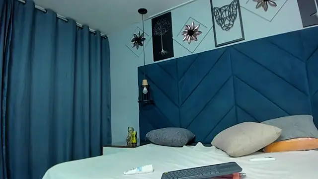 alana_dreams webcam