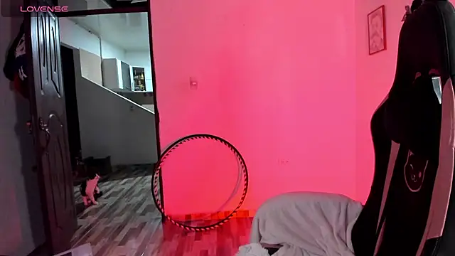 adrena_10 live cam on StripChat