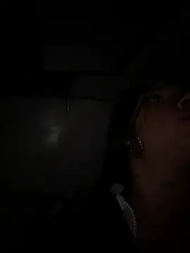 LilacNoir live cam on StripChat